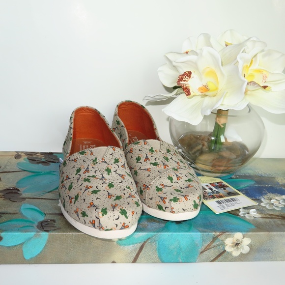 *NEW* Toms Classic Oxford Tan Teepee Flats Sz 6 - Picture 1 of 8